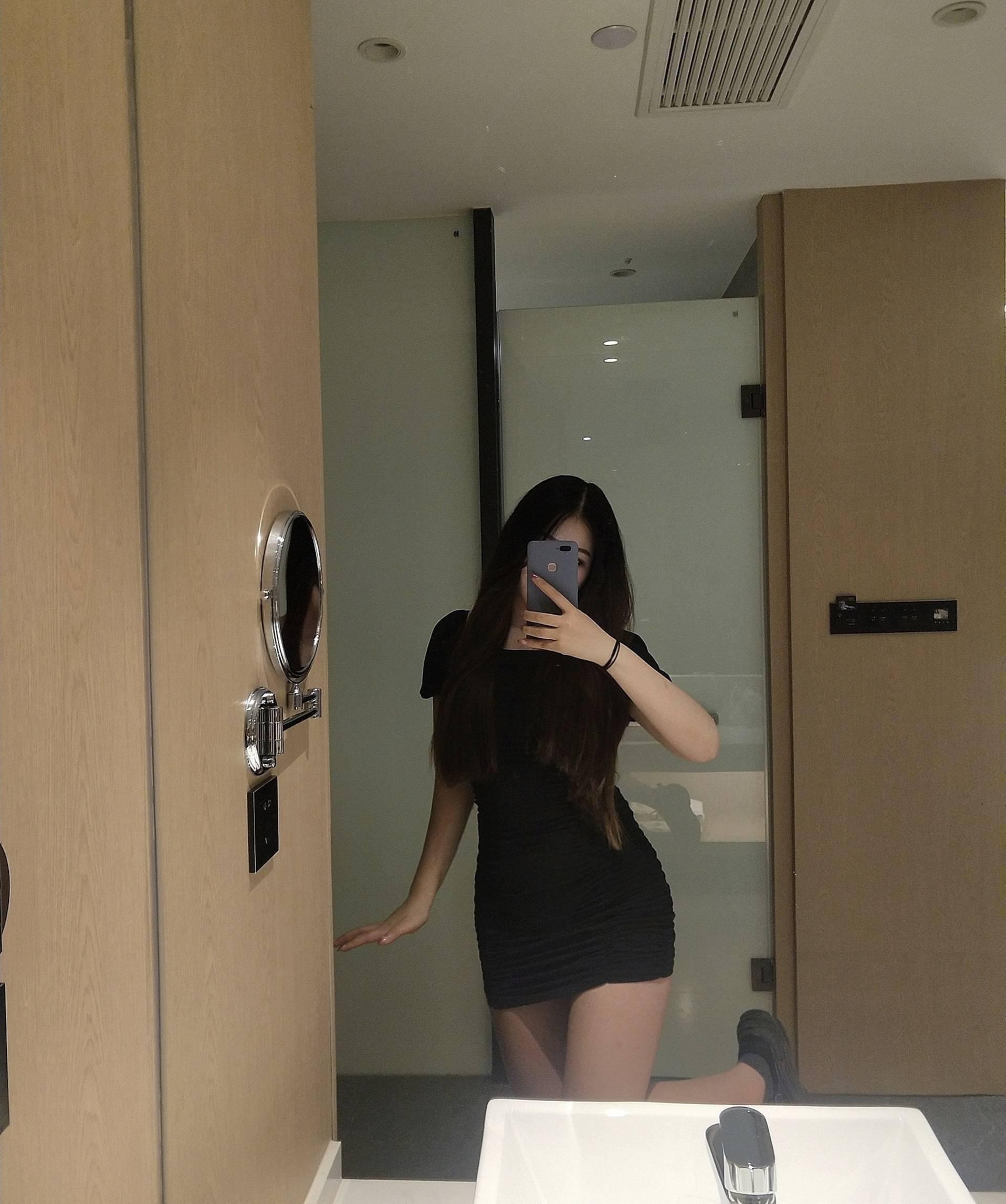 发现女神一枚，身材丰满