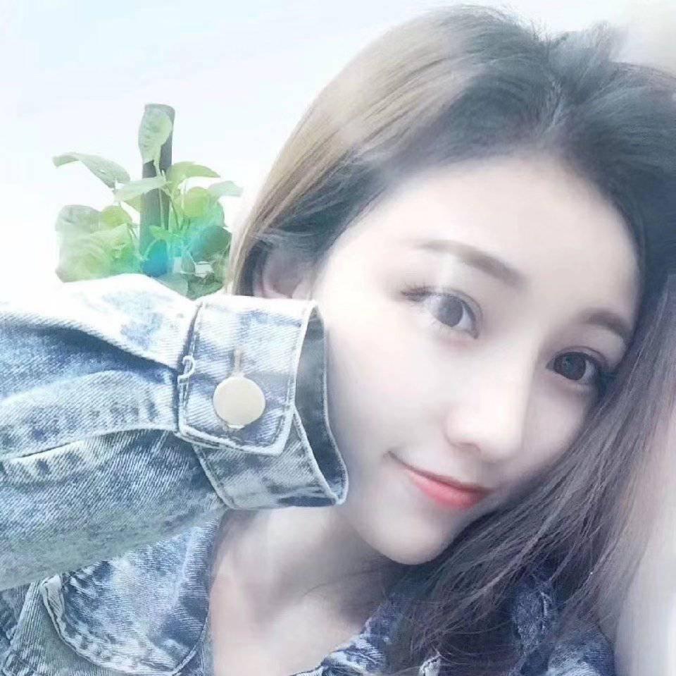 身材哇塞的前凸后翘妹子